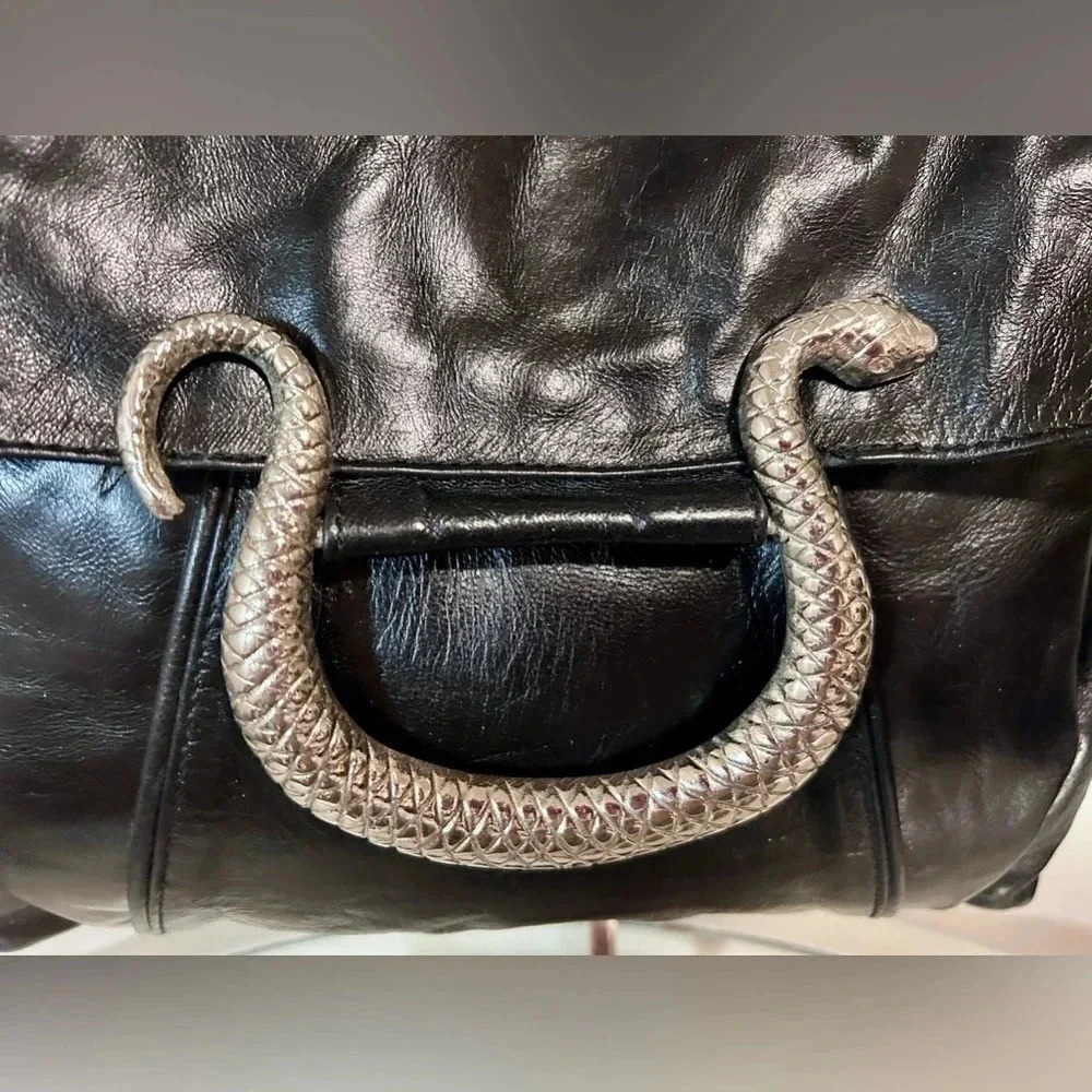 EUC JOCASI Black Leather Adjustable Strap Shoulder/Crossbody Bag W/Snake Accent - Picture 6 of 10
